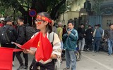 [ẢNH] Cuồng nhiệt cổ động viên Việt Nam trước giờ bóng lăn